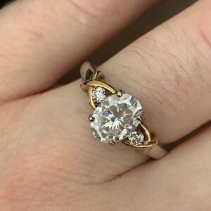 (Negotiable) Moissanite Travel Ring – Size 6 – Two-Tone & 1.5 carat
